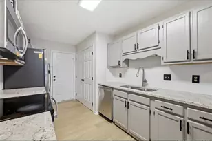 5923 Lively Ct, Fayetteville, NC 28306 - Photo 9