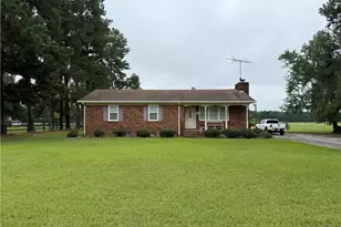 672 E Palmer Rd, Raeford, NC 28376 - Photo 1