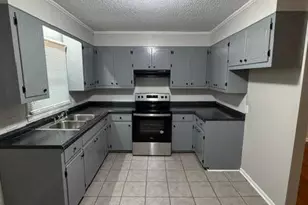 205 Chavis St, Pembroke, NC 28372 - Photo 5