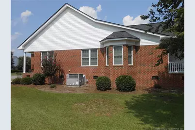 656 Amberdale Circle W, Lumberton, NC 28358 - Photo 5