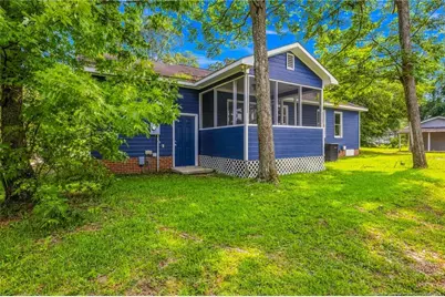 302 W 6th Avenue, Raeford, NC 28376 - Photo 5