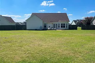310 Oakridge Dr, Raeford, NC 28376 - Photo 3
