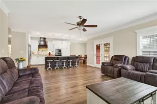 5844 Dottie Cir, Hope Mills, NC 28348 - Photo 9