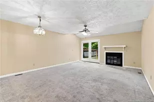 1218 Huntsman Ct, Fayetteville, NC 28303 - Photo 9