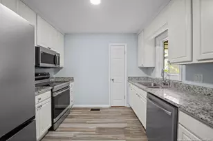 6719 Irongate Dr, Fayetteville, NC 28306 - Photo 9