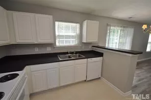 5909 Rivercliff Ct, Raleigh, NC 27610 - Photo 9