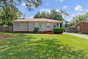 909 Sandalwood Dr, Fayetteville, NC 28304 - Photo 1