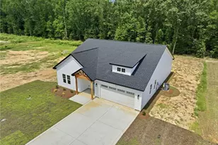 211 E 7th Ave, Raeford, NC 28376 - Photo 3