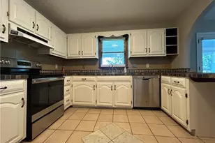 438 W Palmer St, Raeford, NC 28376 - Photo 9