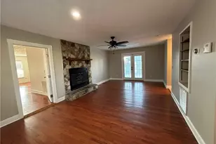 438 W Palmer St, Raeford, NC 28376 - Photo 5