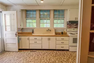 602 E Gertrude St, Fairmont, NC 28340 - Photo 5
