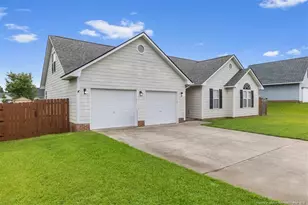 172 Walden Green Dr, Raeford, NC 28376 - Photo 3