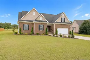 1918 Sunshine Ct, Hope Mills, NC 28348 - Photo 3
