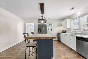219 W Brocklyn St, Benson, NC 27504 - Photo 5