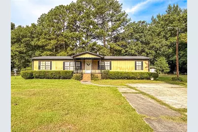 427 Lark Avenue, Lumberton, NC 28358 - Photo 1
