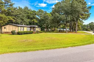 427 Lark Ave, Lumberton, NC 28358 - Photo 3