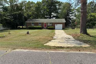 501 Rosewood Dr, Fairmont, NC 28340 - Photo 5