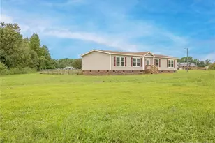 1039 Edgewater Dr, Raeford, NC 28376 - Photo 3