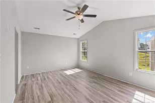 1645 Mount Rainer Dr, Fayetteville, NC 28301 - Photo 17