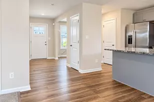 4050 Racking Horse Rd, Hope Mills, NC 28348 - Photo 5