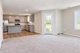 4050 Racking Horse Rd, Hope Mills, NC 28348 - Photo 7