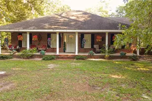 295 Sprunt Dr, Clinton, NC 28328 - Photo 1