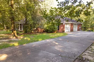 295 Sprunt Dr, Clinton, NC 28328 - Photo 5