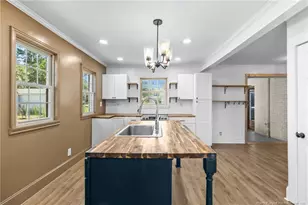 410 W McLean St, Saint Pauls, NC 28384 - Photo 17