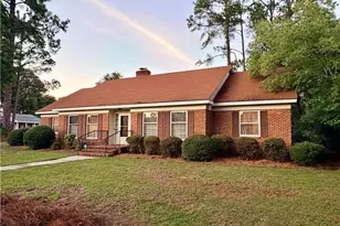 112 Elmhurst Dr, Lumberton, NC 28358 - Photo 1
