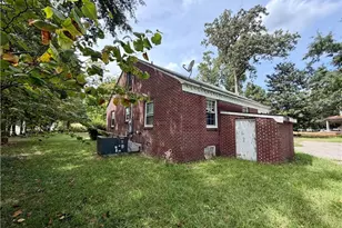 209 S Patterson St, Maxton, NC 28364 - Photo 11