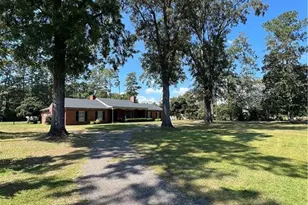 1502 Lakeview Rd, Fairmont, NC 28340 - Photo 3