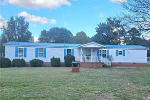 21321 Bridle Path Dr, Laurinburg, NC 28352 - Photo 1