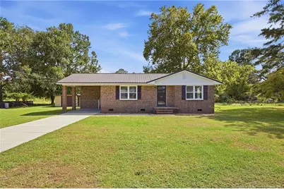 109 E Walnut Street, Bladenboro, NC 28320 - Photo 1