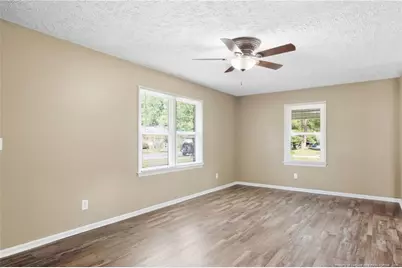 109 E Walnut Street, Bladenboro, NC 28320 - Photo 9