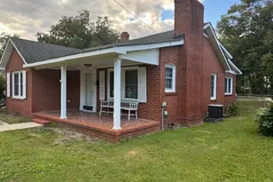 209 N Watauga Ave, Dunn, NC 28334 - Photo 1