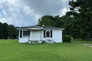 852 Old Stage Rd S, Erwin, NC 28339 - Photo 1