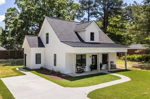 412 N Grn St, Selma, NC 27576 - Photo 1