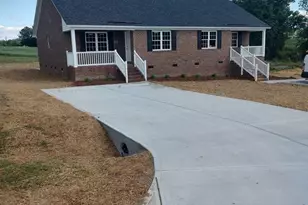 33 Holly Mar Dr, Zebulon, NC 27597 - Photo 1