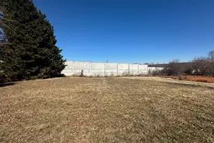 405 Montcrest Dr, Kernersville, NC 27284 - Photo 1