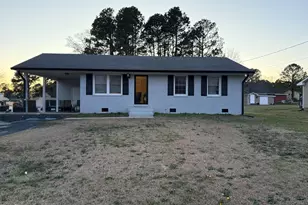 109 Pine St, Dunn, NC 28334 - Photo 1