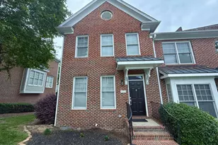 922 Edgewater Cir, Chapel Hill, NC 27516 - Photo 1