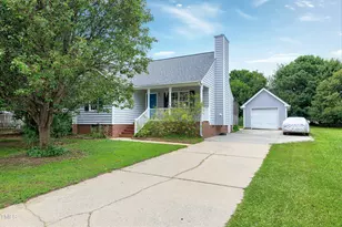 405 E Maple Ave, Holly Springs, NC 27540 - Photo 1