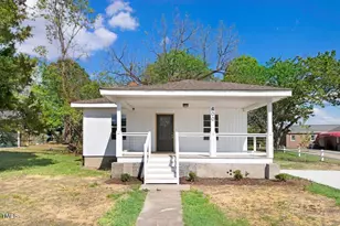 400 E Townsend St, Dunn, NC 28334 - Photo 1