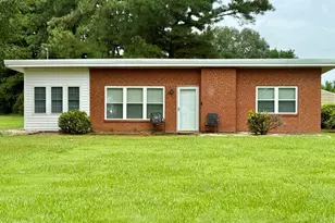 520 Fayetteville St, Newton Grove, NC 28366 - Photo 1