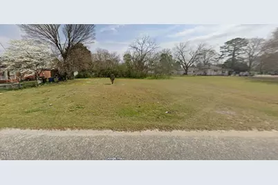 208 N Lee Avenue, Dunn, NC 28334 - Photo 1