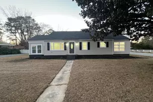 711 Memorial Ave, Dunn, NC 28334 - Photo 1