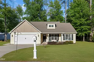 102 Lakeview Dr, Four Oaks, NC 27524 - Photo 1