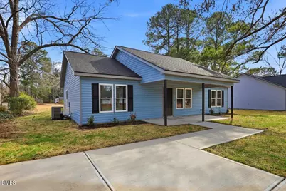 102 E Pope Avenue, Kenly, NC 27542 - Photo 1