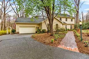 10 Elmstead Pl, Chapel Hill, NC 27517 - Photo 1