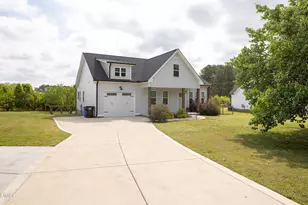 507 S Lincoln St, Coats, NC 27521 - Photo 1